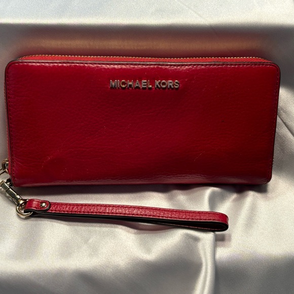 GUC MICHAEL KORS Leather Clutch Wallet with wrist strap - Picture 1 of 9